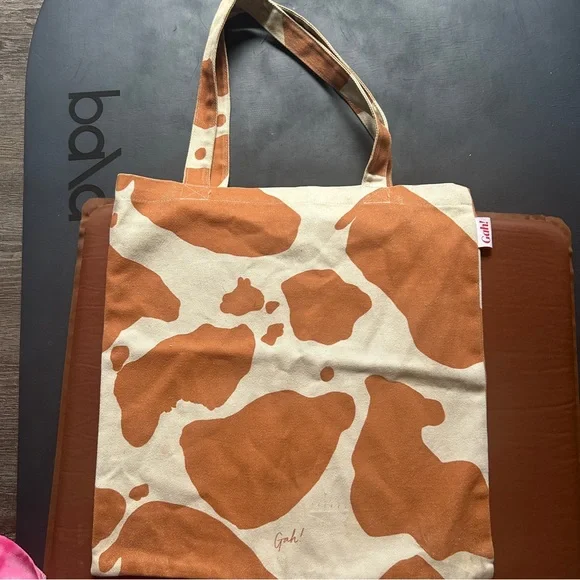 Lisa Says Gah Robyn Brown Cow Print Tote - Picture 1 of 8